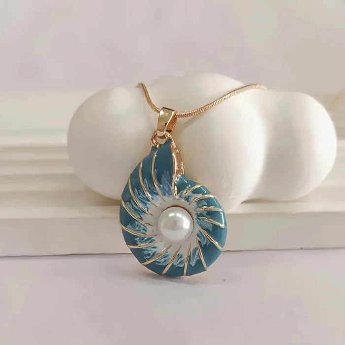 Baroque Pearl Conch Necklace